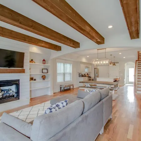 East Nash Luxury Four Bedrooms Huge Rooftop Patio